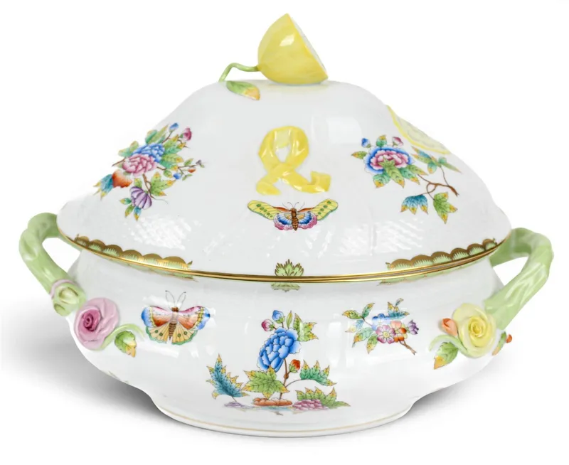 Herend Queen Victoria Pattern Porcelain Soup Tureen from auction in West Chester, Pennsylvania — image 19