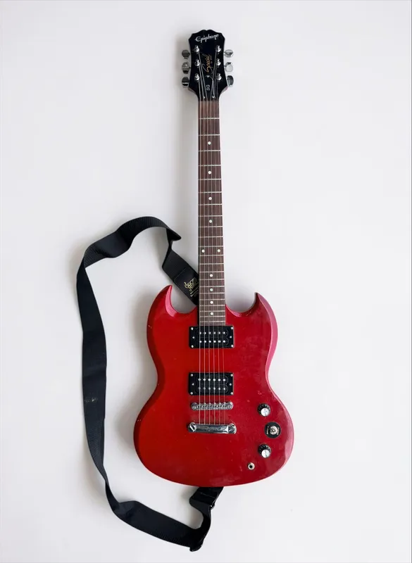 Epiphone SG Special Electric Guitar from auction in Saint Paul, Minnesota — image 29