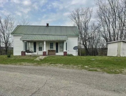 1070 New Liberty Road, Lawrenceburg KY 40342 from auction in Shelbyville, Kentucky — image 2