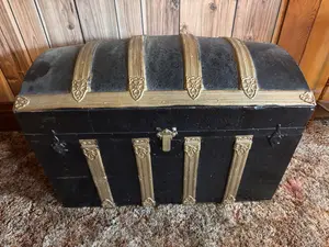 Antique Victorian Dome Top Steamer Trunk with Interior Tray