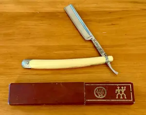J.A. Henckels Twin Works Solingen Germany 401 5/8 Straight Razor with Case