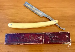 Simmons Hardware Co. Keen Kutter K746 Hollow Ground Straight Razor with Progress Razor Box