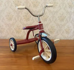 Radio Flyer Classic Red Metal Miniature Tricycle Model