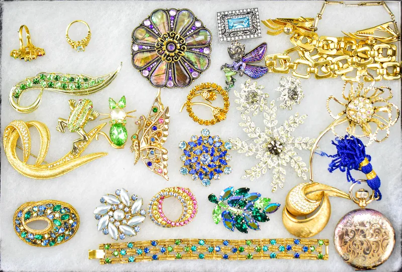 RHINESTONE COSTUME JEWLERY ASSORTMENT; ESTEE LAUDER, FLORENZA, JOAN RIVERS, ETC. from auction in Aurora, Oregon — image 6