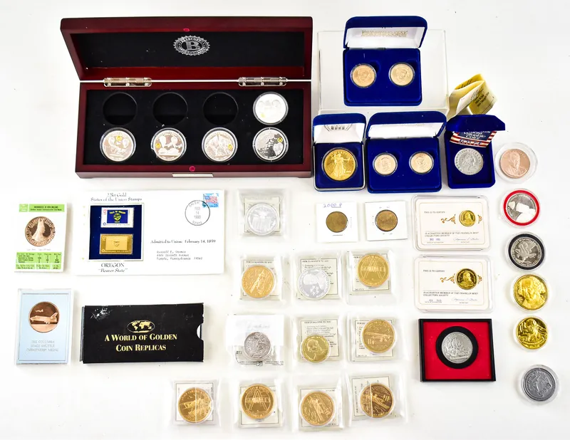 ASSORTMENT OF COMMEMORATIVE COINS, COIN REPLICAS, MEDALS, AND U.S. DOLLAR COINS from auction in Aurora, Oregon — image 48