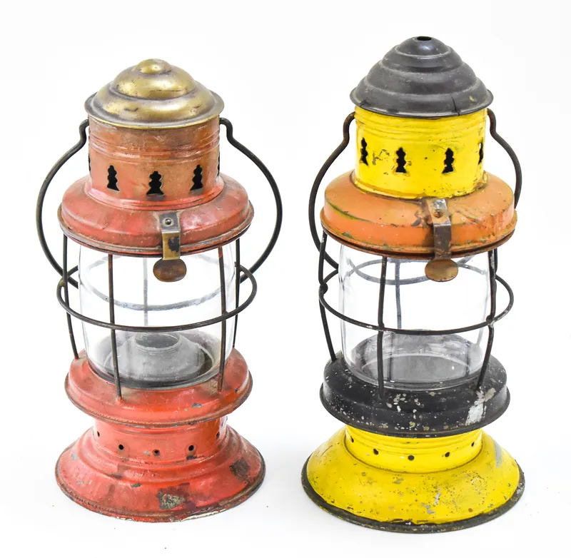 MUTI COLORED HIGHWAY LANTERNS from auction in Aurora, Oregon — image 44