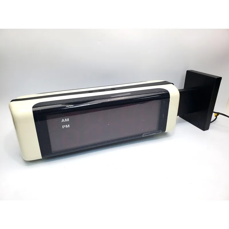 Innovation Wireless 4-Digit Red LED Digital Clock from auction in East Meadow, New York — image 31