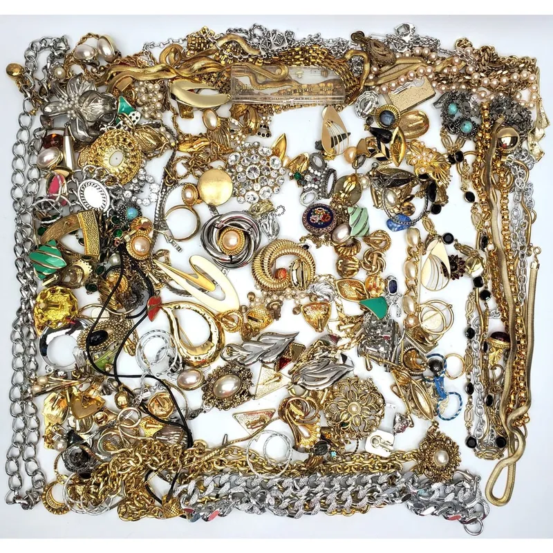 Bag Lot of Fine Vintage Untested Costume Jewelry from auction in East Meadow, New York — image 13