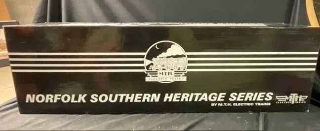 M.T.H. Electric Trains Premier SD70ACe Diesel Engine Norfolk Southern Heritage Series Erie 1068 from auction in Campbell, New York — image 13