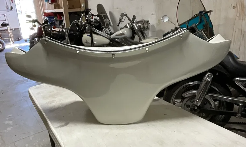White Motorcycle Batwing Fairing Assembly with Inner Dash Panel from auction in Campbell, New York — image 20