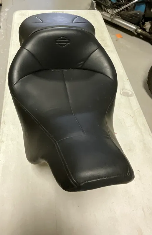 Harley-Davidson Two-Up Motorcycle Seat Part Number RDW-92/61-0067 from auction in Campbell, New York — image 23