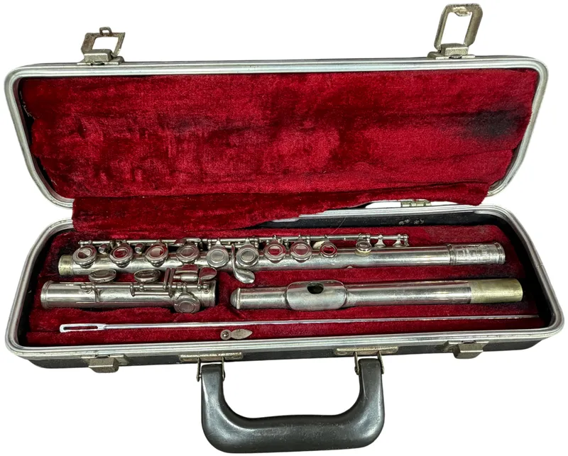 Bundy Student Flute by H. and A. Selmer Inc. Serial Number 125678 from auction in Lancaster, Ohio — image 10