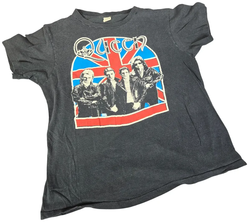 Vintage Hanes Queen Band Cotton T-Shirt with Union Jack Graphic from auction in Lancaster, Ohio — image 10