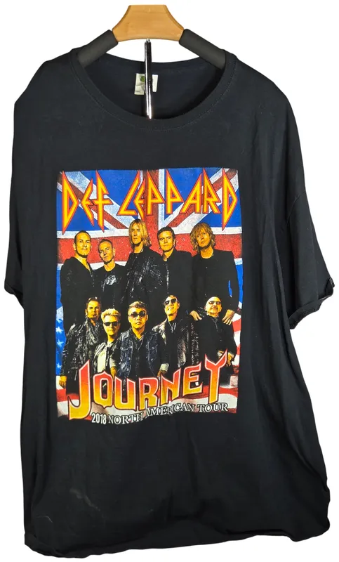 Fruit of the Loom HD Cotton Def Leppard and Journey 2018 Tour T-Shirt from auction in Lancaster, Ohio — image 25