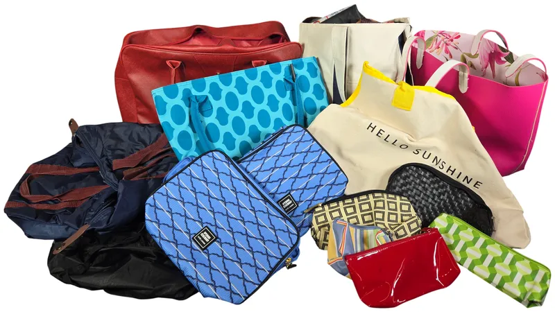 HUGE CONTENTS LOT: Assorted Travel Bags and Cosmetic Pouches featuring Pierre Cardin and Estee Lauder from auction in Lancaster, Ohio — image 40