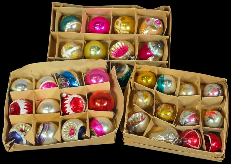 A Collection of Vintage Blown Glass Christmas Ornaments Including Occupied Japan Examples from auction in Lancaster, Ohio — image 27