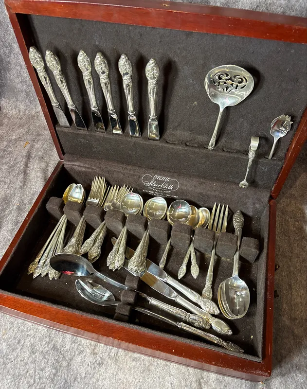 Westmoreland George and Martha Sterling Silver Flatware Service 1993 grams from auction in Lancaster, Ohio — image 3