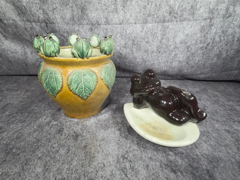 Two Majolica Style Frog Motif Ceramic Items from auction in Lancaster, Ohio — image 28