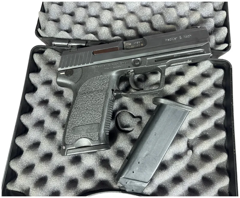 ** Heckler and Koch USP Semi-Automatic Pistol .40 S&W with 4 Inch Barrel 2004 from auction in Lancaster, Ohio — image 19